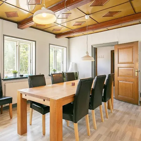 Holiday home Five-bedroom Holiday In Tranekaer Lejbolle